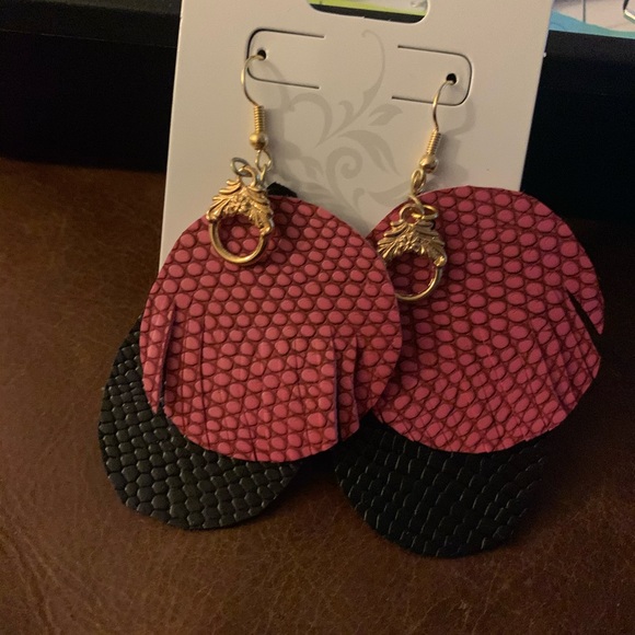 Earring - Picture 7 of 16